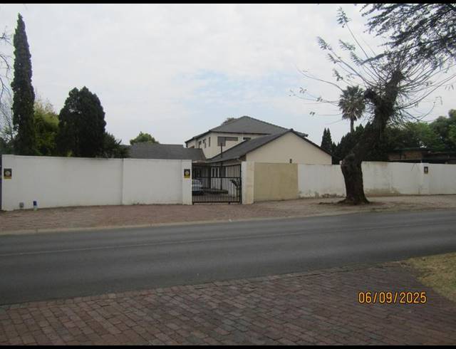 6 BEDROOM HOUSE FOR SALE IN SUNWARD PARK
